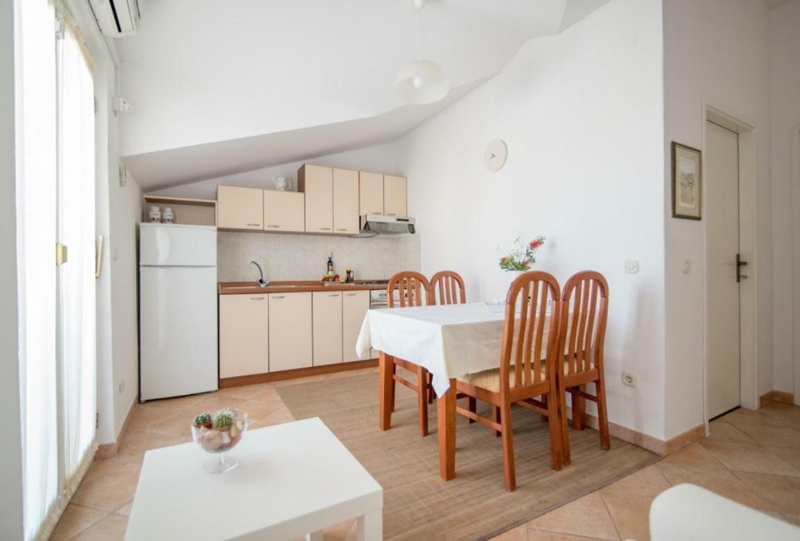 Apartments Petranic Supetar Exterior photo